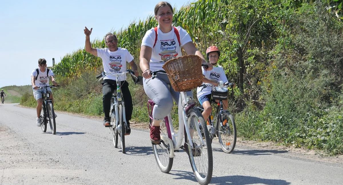 Wydarzenia, Patriotycznie rekreacyjnie Ponad cyklistów dumnych Polski - zdjęcie, fotografia