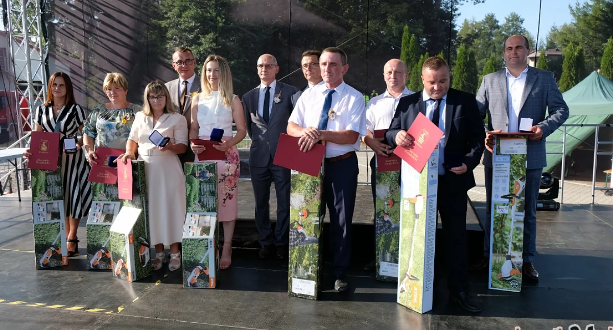 Rolnictwo, Starosta wyróżnił rolników medalami - zdjęcie, fotografia