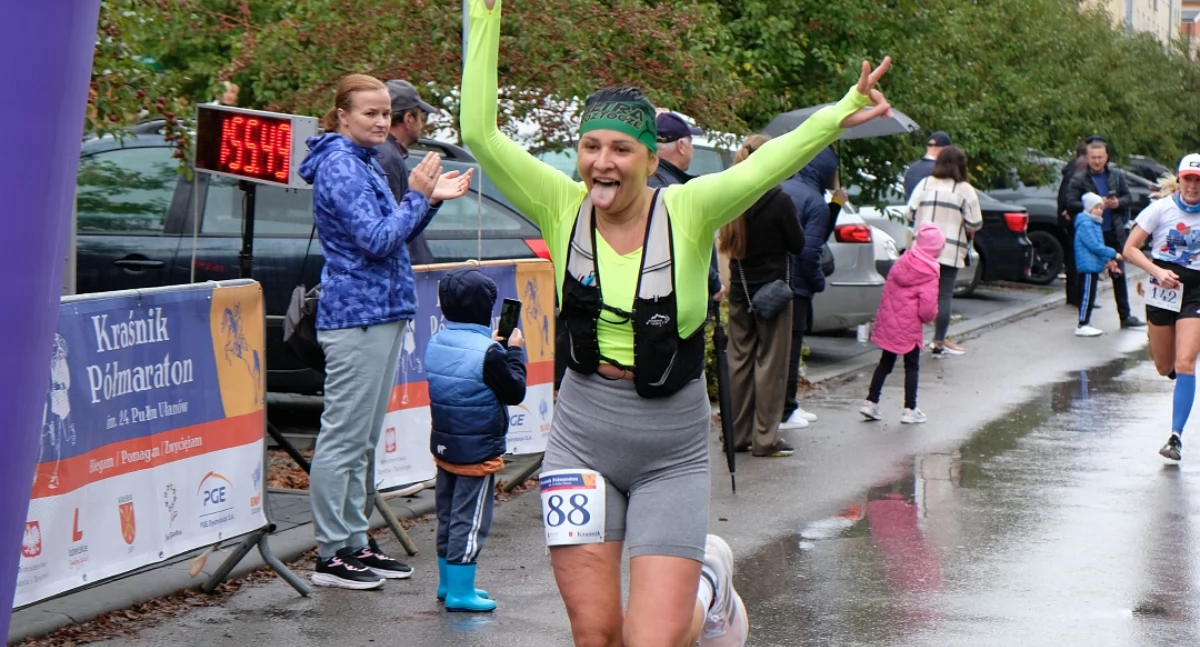 Biegi, Półmaraton Walczyli trasą pogodą - zdjęcie, fotografia