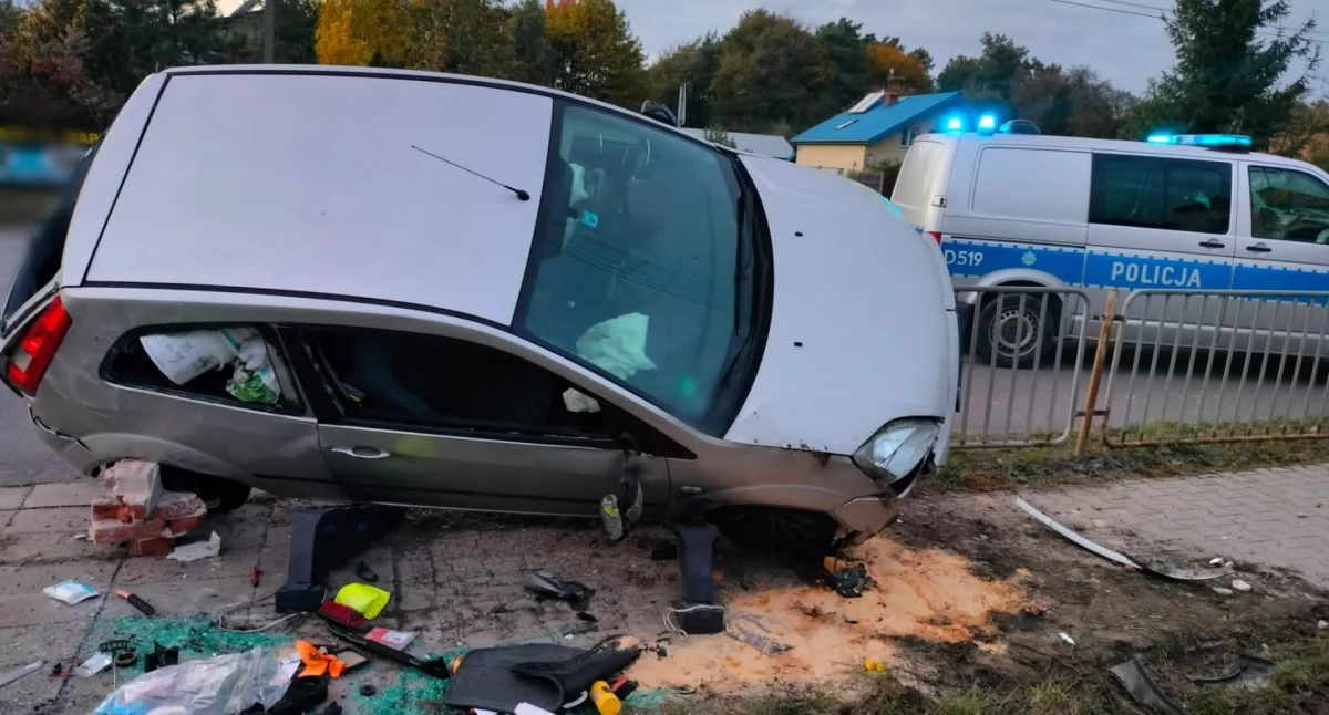 Wypadki i kolizje, powinien wsiadać kółko Było włos czołówki - zdjęcie, fotografia