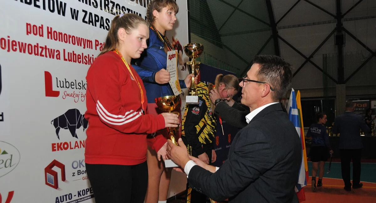 Zapasy, Zapasy Agnieszka Bryczek Wójcik podium kraśnickich zawodów - zdjęcie, fotografia
