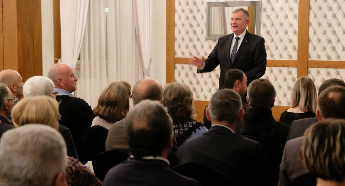 Polityka, Potwierdzone inwestycje zbrojeniowe jednostka wojskowa - zdjęcie, fotografia
