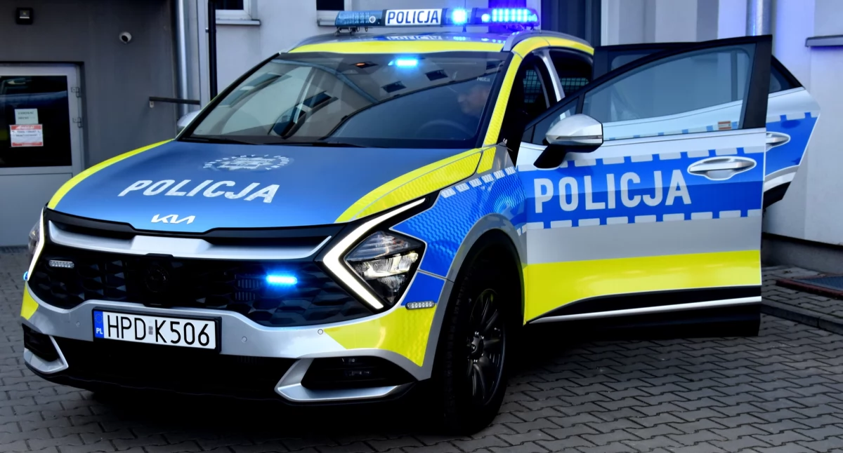 Policja, radiowóz wsparciem samorządów - zdjęcie, fotografia