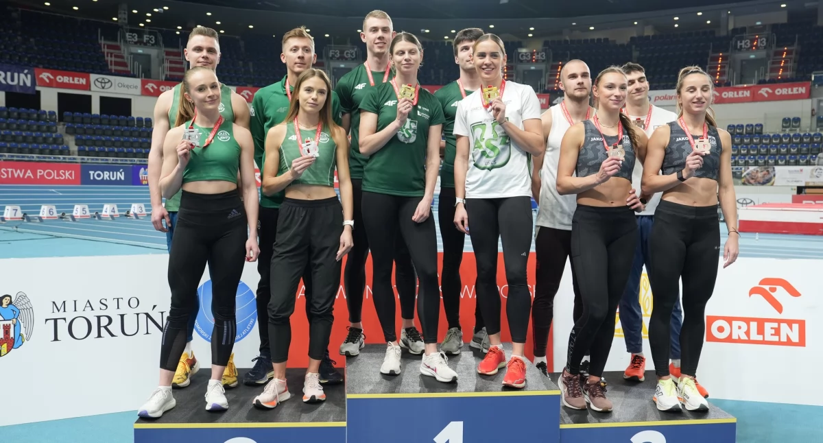 Biegi, Złoto sztafety kraśniczanką składzie biegach Wiązownie - zdjęcie, fotografia