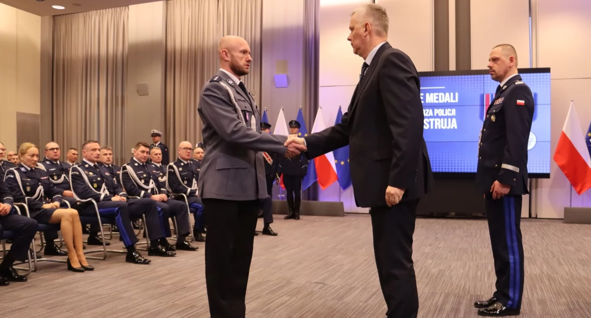 Policja, Funkcjonariusz Kraśnika ogólnopolską nagrodą - zdjęcie, fotografia