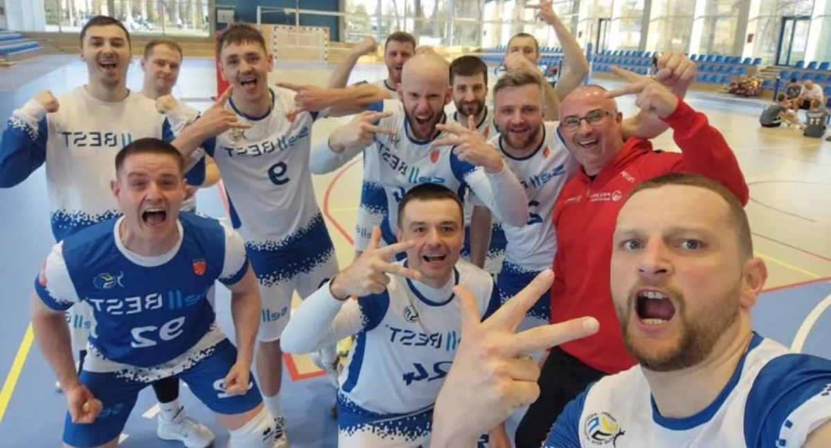 Siatkówka, Wygraną Dęblinie sellBest zakończył ligowy sezon - zdjęcie, fotografia
