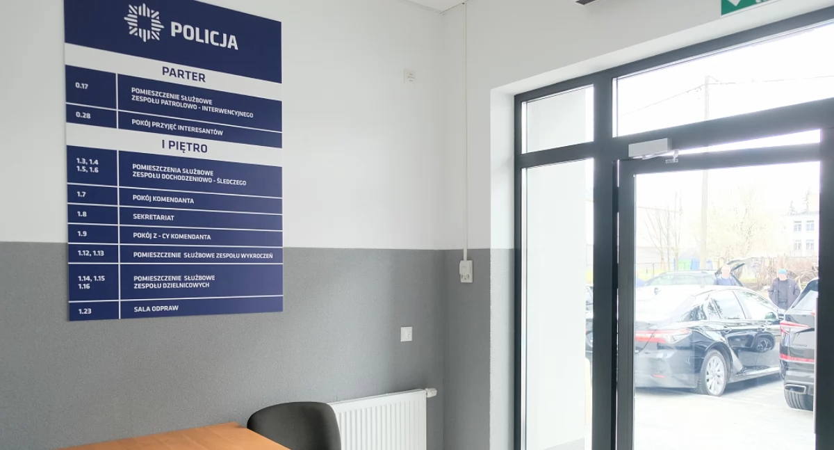 Policja, komisariat działa - zdjęcie, fotografia
