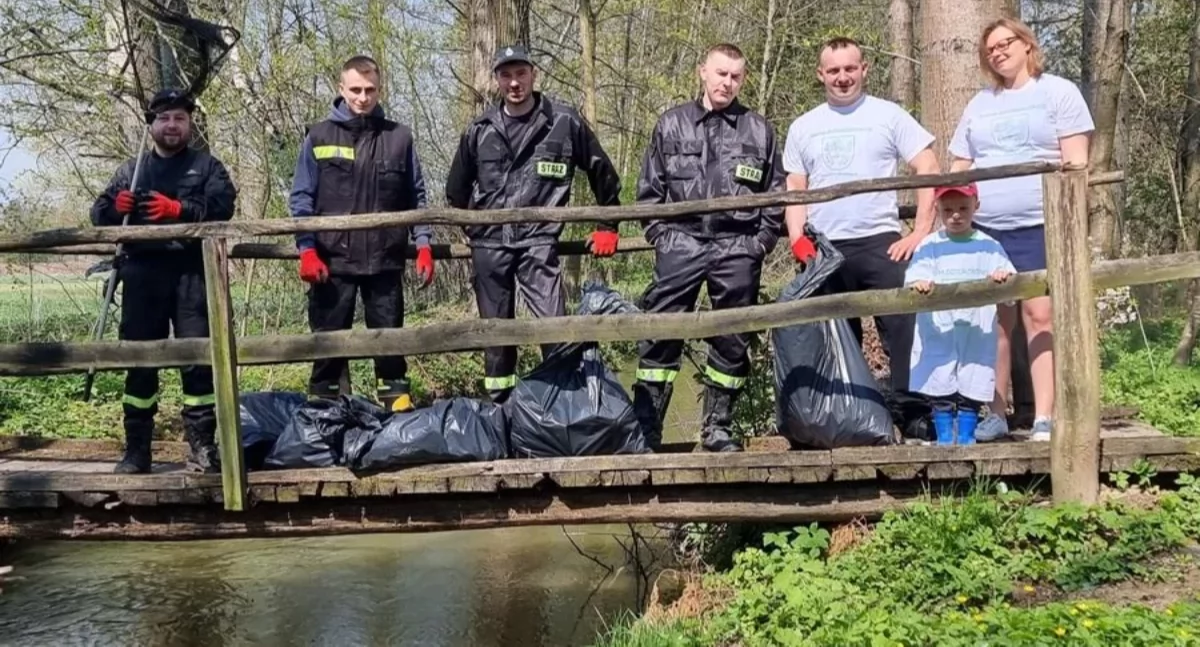 Ekologia i przyroda, Posprzątajmy rzekę Akcja Dzierzkowicach - zdjęcie, fotografia