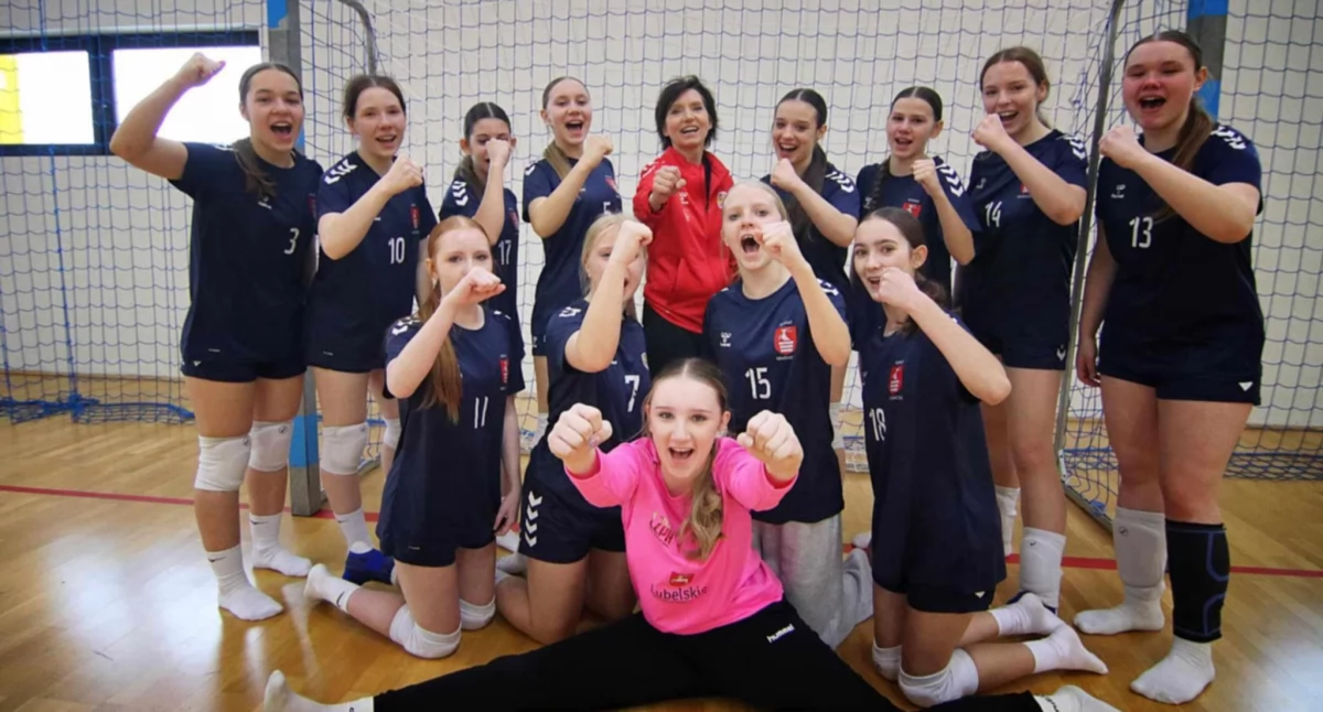 Piłka ręczna, Piłkarki ręczne podium awansem Mistrzostw Polski - zdjęcie, fotografia