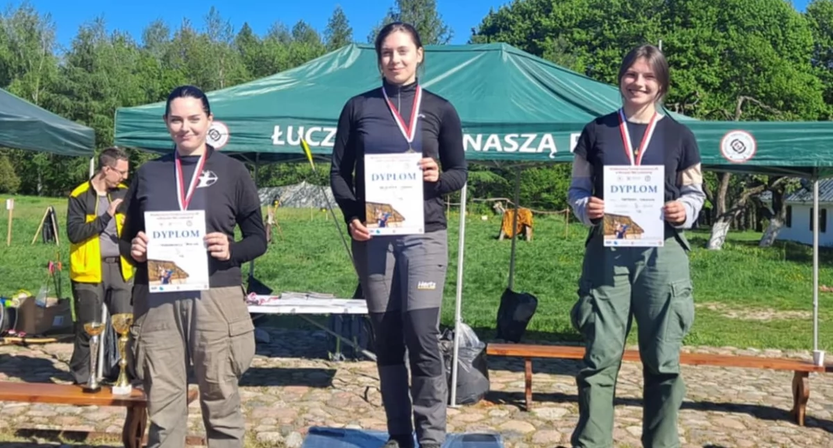 Inne sporty, Majewska Trynkiewicz najlepsi Wielkanocnym Turnieju Łuczniczym - zdjęcie, fotografia