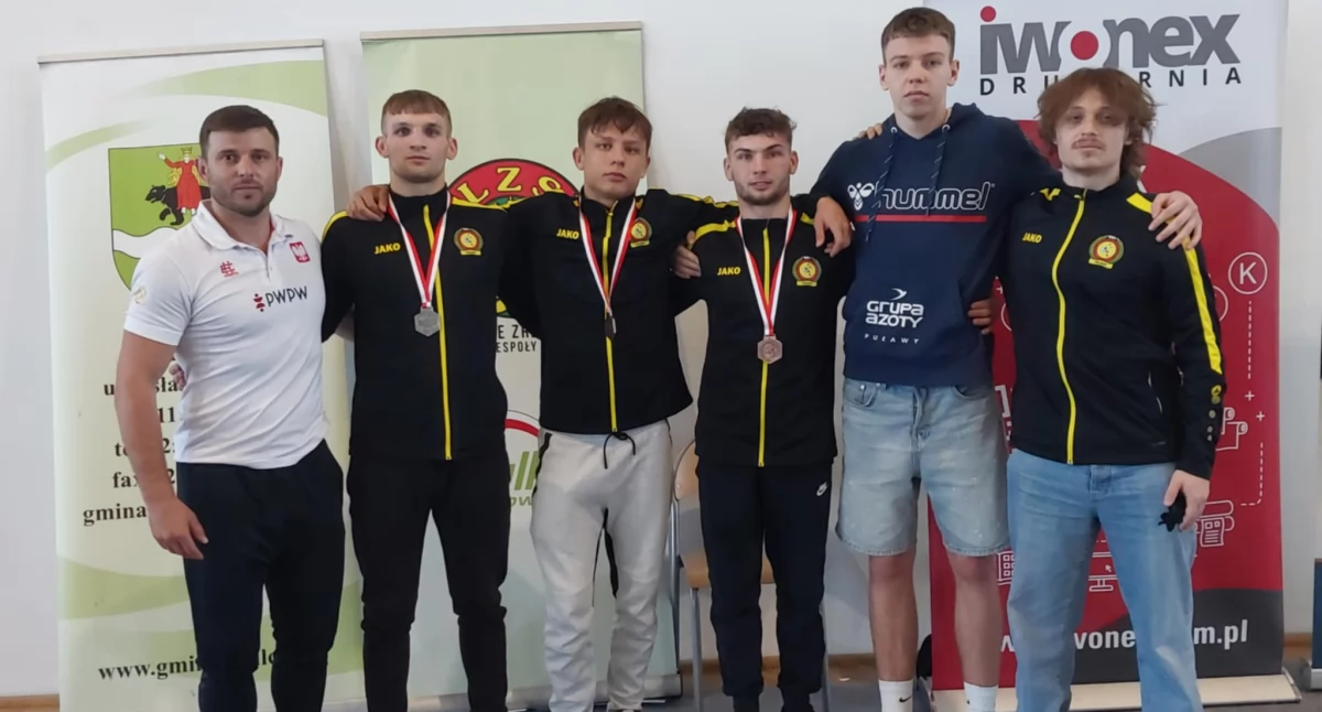 Zapasy, Medale zapaśników Suples juniorów - zdjęcie, fotografia
