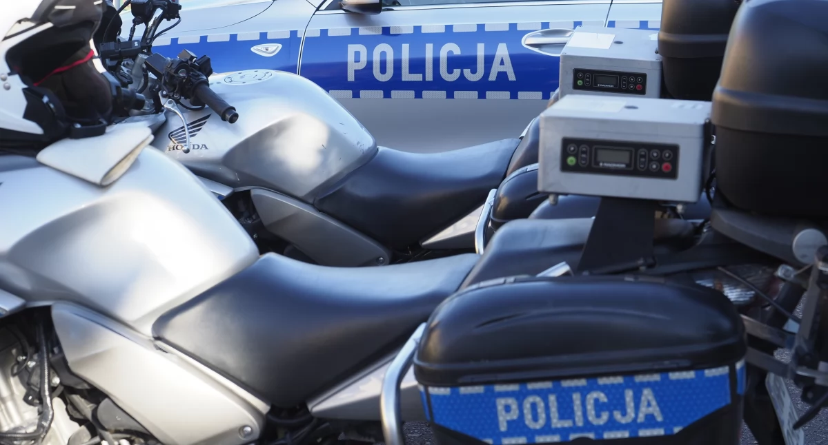 Policja, Mieszkańcy klikają mapę policja sprawdza interweniuje - zdjęcie, fotografia