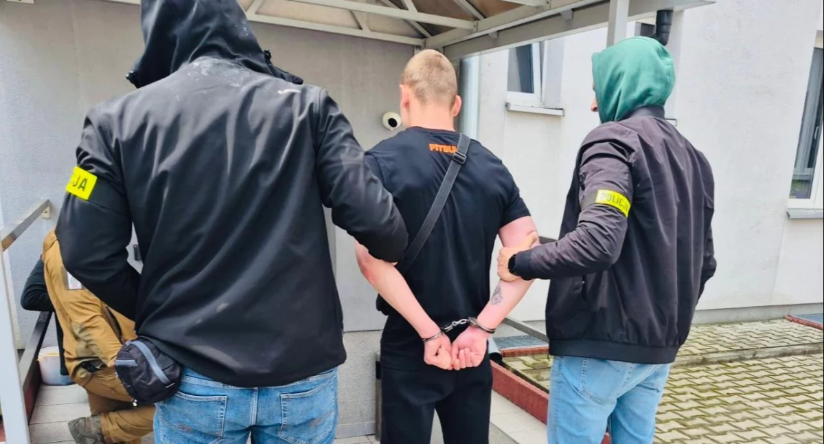 Kronika policyjna, Uciekał dachach przed policjantami - zdjęcie, fotografia