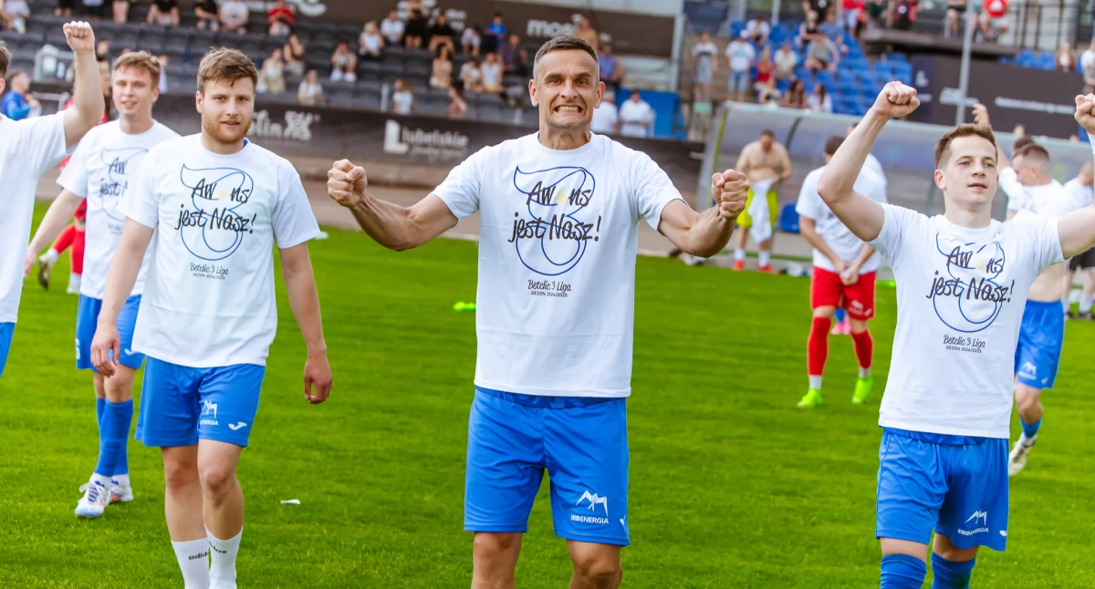 Piłka nożna, Kraśnik mistrzostwem awansem Betclick - zdjęcie, fotografia