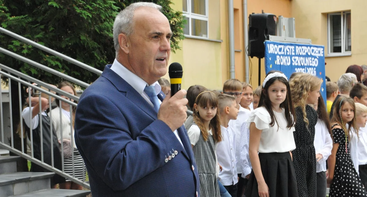 Szkoły podstawowe, Kraśnicka Piątka zespole nowym dyrektorem - zdjęcie, fotografia