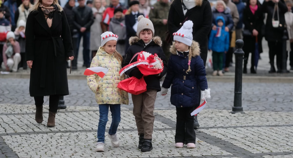 Wydarzenia, Świętowanie wojskowym ceremoniałem - zdjęcie, fotografia