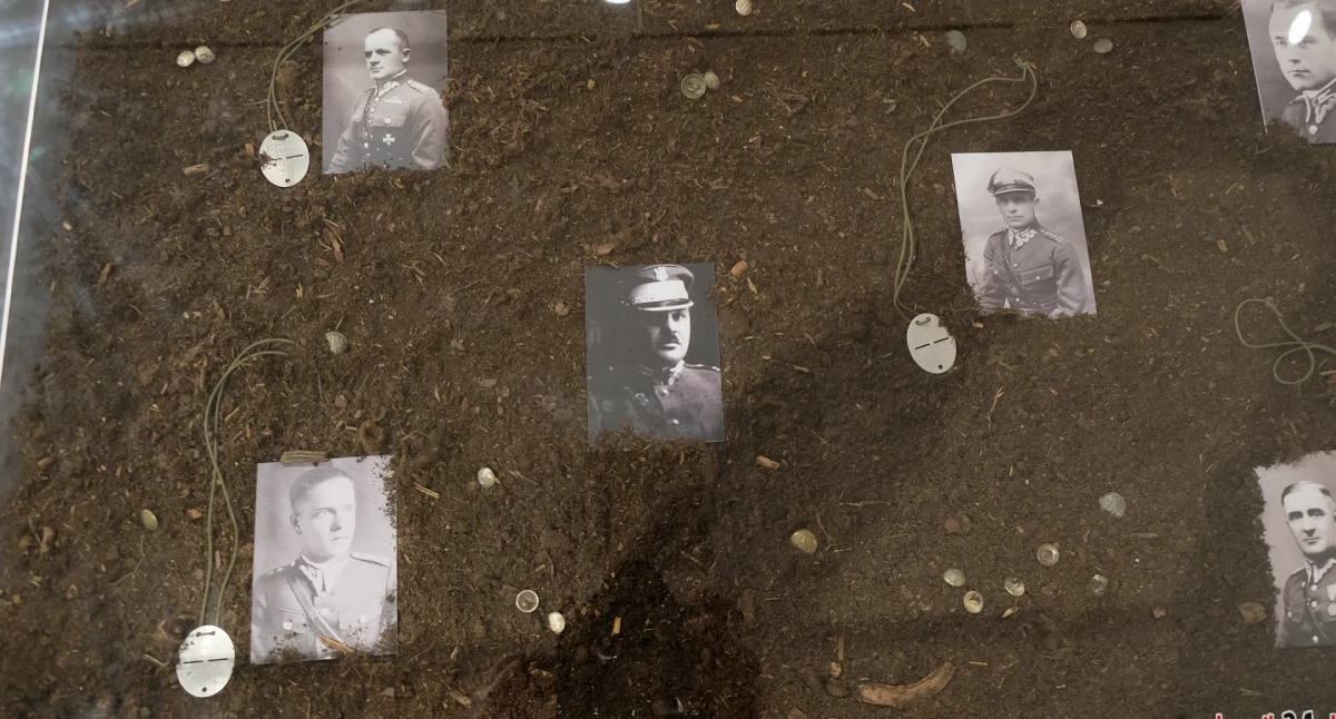 Wystawy, Upamiętnili zamordowanych żołnierzy Pułku - zdjęcie, fotografia