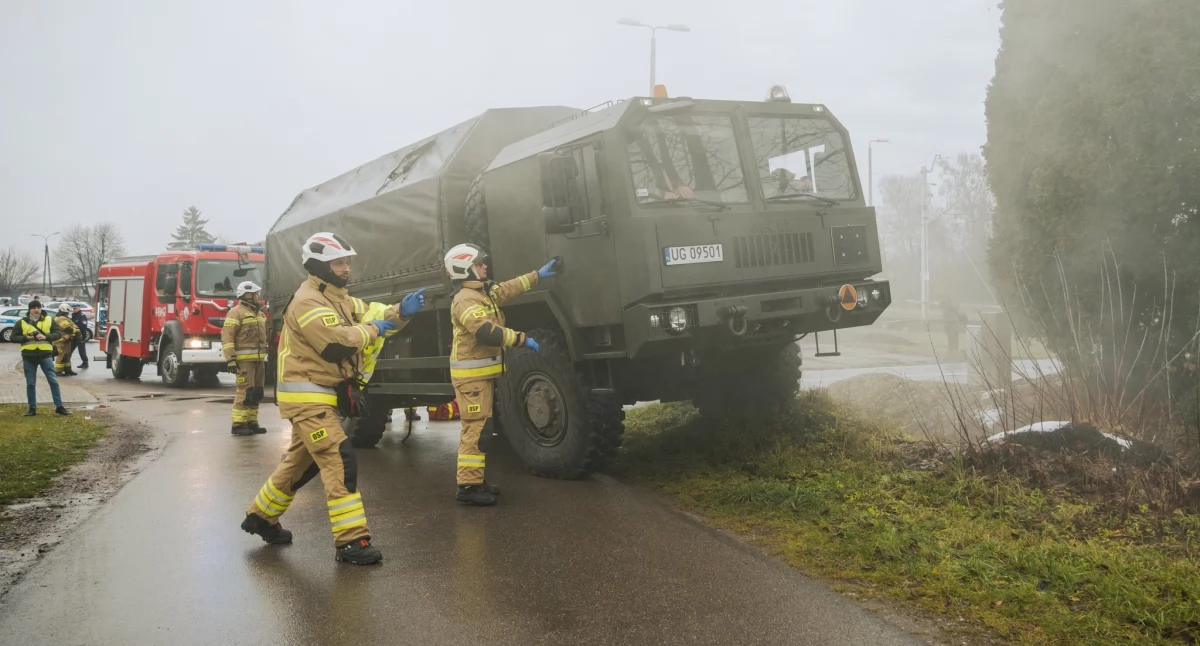 Straż pożarna, Ćwiczyli pomoc wypadku komunikacyjnym - zdjęcie, fotografia
