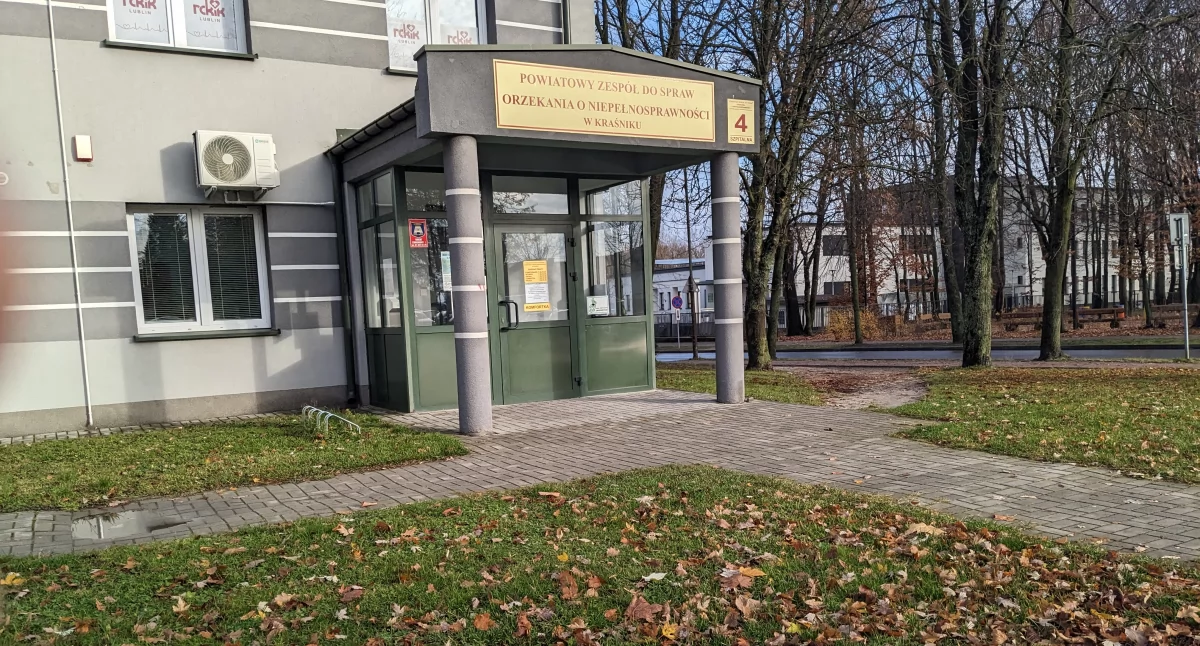 Opieka społeczna, Środków komisja działa - zdjęcie, fotografia