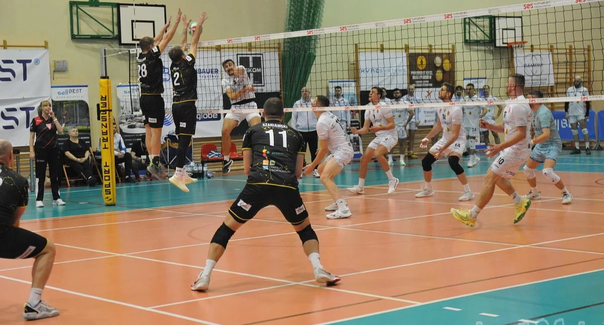 Siatkówka, drugie starcie mistrzem sobotę Freeball sellBest - zdjęcie, fotografia