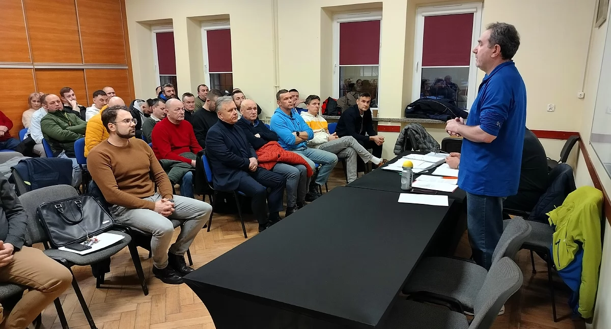 Piłka nożna, Chętnych zarządu Stali będą zgłoszenia sądu prokuratury - zdjęcie, fotografia