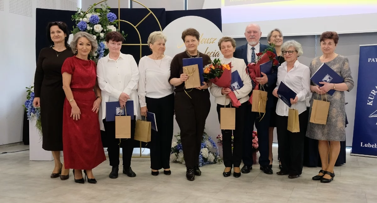 Szkoły podstawowe, służbie dziecka rodziny - zdjęcie, fotografia