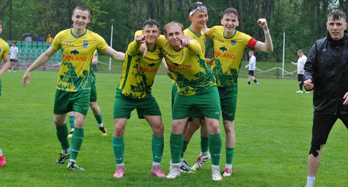 Piłka nożna, Tęcza rozbiła Perłę Hattrick Markowicza - zdjęcie, fotografia