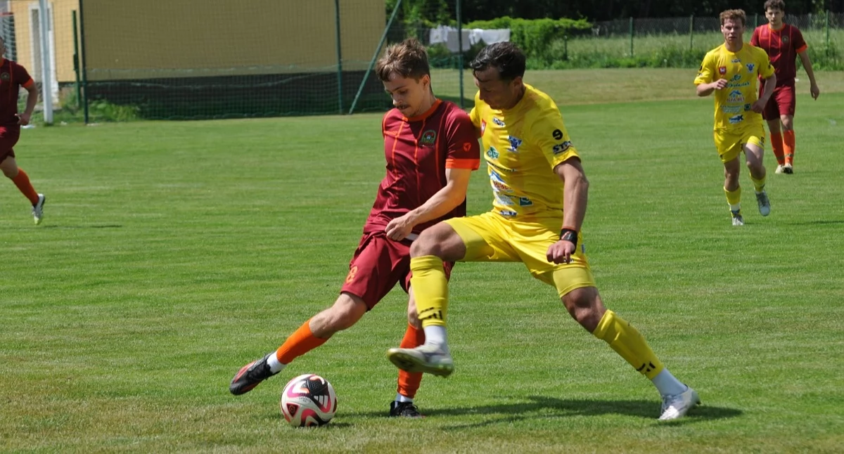 Piłka nożna, Walka utrzymanie Dzierzkowice pokonał Popkowice - zdjęcie, fotografia