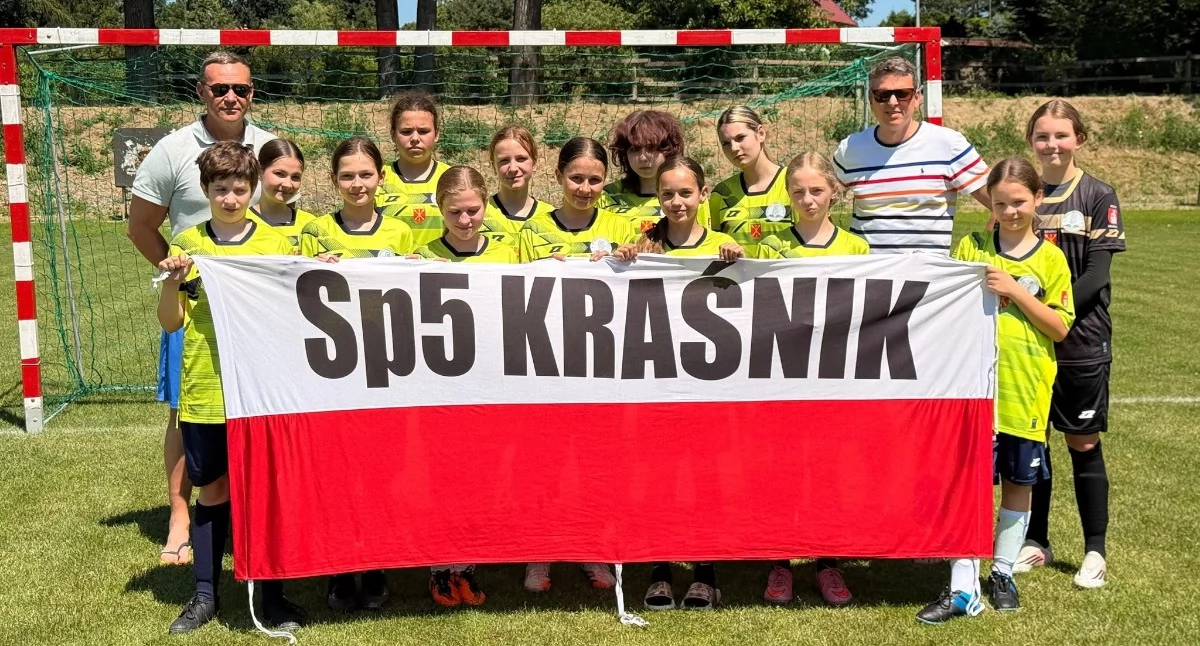 Piłka nożna, Dziewczęta Kraśnik szóste Polsce - zdjęcie, fotografia