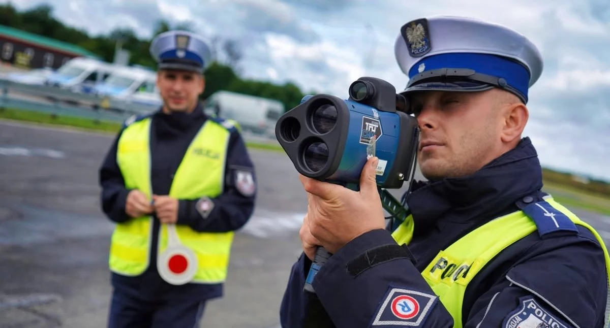 Policja, ryzykuj! Zwolnij! - zdjęcie, fotografia