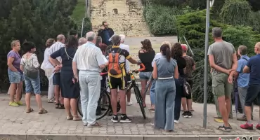 Spacerowali śladem miejskich murów